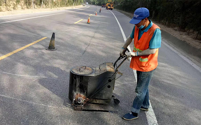 road crack sealant
