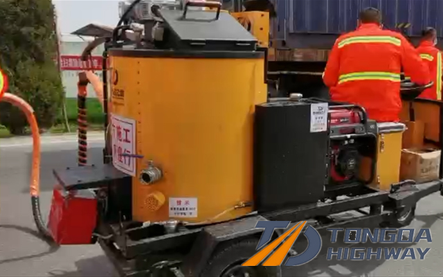 tdzx200 road crack sealing machine 2