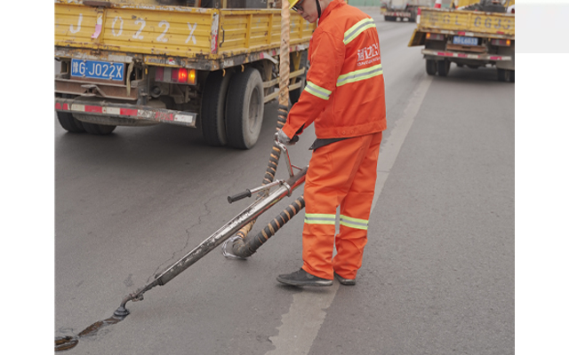 asphalt filling machine.jpg