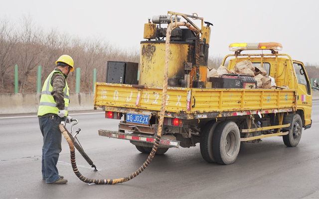 Asphalt Pavement Crack Sealant