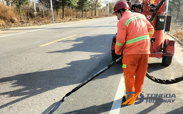 Self-moving 200L Crack Asphalt Filling Machine