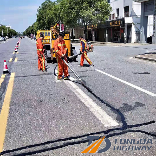 TDQ-500 crack sealing machine working site